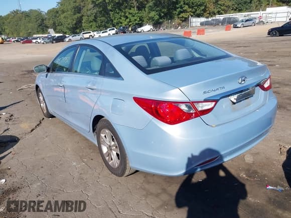 ✅ 2013 Hyundai Sonata GL • VIN: 5NPEB4AC4DH736156 • Lot: 40579750. Listed on IAAI with 101,762 mi. Free auction sales archive from the USA and detailed vehicle history report at DreamBid. Image 3.