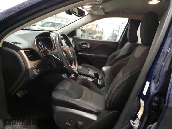 ✅ 2014 Jeep Cherokee Latitude • VIN: 1C4PJLCB5EW227120 • Lot: 93082355. Wystawiony na Copart z przebiegiem 71 009 mil. Bezpłatny archiwum sprzedaży aukcyjnych z USA i szczegółowy raport historii pojazdu na DreamBid. Zdjęcie 7.