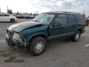 ✅ 1998 GMC Jimmy SLS • VIN: 1GKDT13W8W2519376 • Лот: 93043515. Опубликован ранее на Copart с пробегом 185 555 миль. Бесплатный доступ к архиву аукционных продаж из США и подробный отчёт об истории автомобиля на DreamBid. Изображение 1.