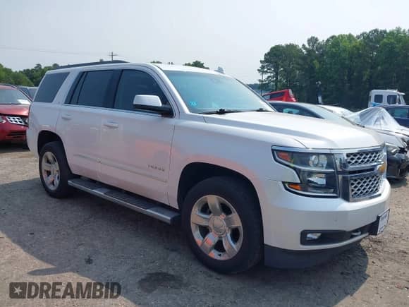 2019 Chevrolet Tahoe LT z VIN 1GNSKBKC5KR153517, wystawiony jako IAAI lot #42390642 z przebiegiem 52 034 mil mil oraz . Historia ofert i sprzedaży dostępna na DreamBid. Obrazek 1.