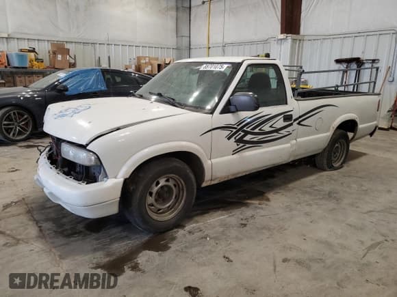 ✅ 2001 Chevrolet S-10 • VIN: 1GCCS14551K103701 • Лот: 88701075. Опубликован ранее на Copart с пробегом Не указан. Бесплатный доступ к архиву аукционных продаж из США и подробный отчёт об истории автомобиля на DreamBid. Изображение 1.
