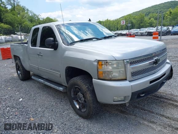 ✅ 2010 Chevrolet Silverado 1500 • VIN: 1GCYKTE22AZ298556 • Lot: 42663885. Wystawiony na IAAI z przebiegiem 189 643 mil. Bezpłatny archiwum sprzedaży aukcyjnych z USA i szczegółowy raport historii pojazdu na DreamBid. Zdjęcie 1.