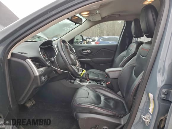 ✅ 2014 Jeep Cherokee Trailhawk • VIN: 1C4PJMBSXEW173045 • Lot: 95015875. Wystawiony na Copart z przebiegiem 150 829 mil. Bezpłatny archiwum sprzedaży aukcyjnych z USA i szczegółowy raport historii pojazdu na DreamBid. Zdjęcie 7.