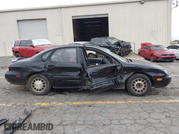 ✅ 1998 Ford Taurus SE Comfort • VIN: 1FAFP53S0WG125666 • Lot: 43381901. Wystawiony na IAAI z przebiegiem 196 646 mil. Bezpłatny archiwum sprzedaży aukcyjnych z USA i szczegółowy raport historii pojazdu na DreamBid. Zdjęcie 14.