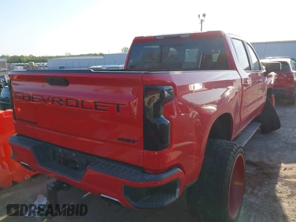 ✅ 2019 Chevrolet Silverado 1500 RST • VIN: 3GCUYEED7KG139009 • Lot: 42021583. Wystawiony na IAAI z przebiegiem 78 824 mil. Bezpłatny archiwum sprzedaży aukcyjnych z USA i szczegółowy raport historii pojazdu na DreamBid. Zdjęcie 4.