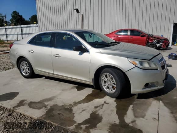 ✅ 2013 Chevrolet Malibu LS • VIN: 1G11A5SA3DF353929 • Lot: 70083295. Wystawiony na Copart z przebiegiem 164 880 mil mil. Skorzystaj z bezpłatnego archiwum sprzedaży aukcyjnych z USA i zobacz szczegółowy raport historii pojazdu na DreamBid. Zdjęcie 4.