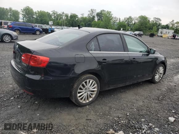 ✅ 2011 Volkswagen Jetta SEL • VIN: 3VWLZ7AJ6BM367114 • Lot: 59821565. Listed on Copart with 344,795 mi. Free auction sales archive from the USA and detailed vehicle history report at DreamBid. Image 3.