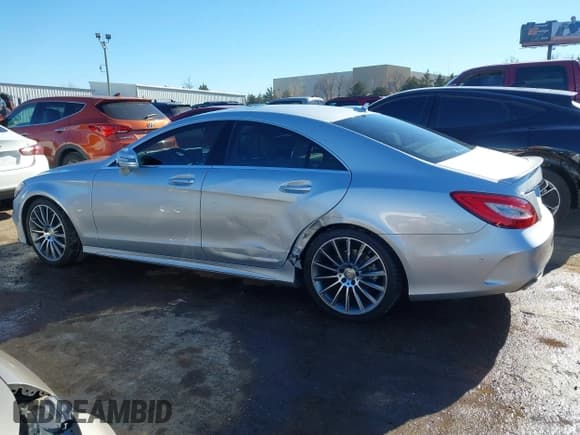 ✅ 2015 Mercedes-Benz CLS 400 • VIN: WDDLJ6FB6FA139774 • Лот: 41464206. Опубликован ранее на IAAI с пробегом 56 070 миль. Бесплатный доступ к архиву аукционных продаж из США и подробный отчёт об истории автомобиля на DreamBid. Изображение 14.