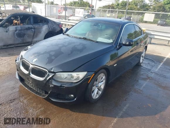 ✅ 2012 BMW 3 Series 328i • VIN: WBAKE3C58CE770163 • Лот: 42591049. Опубликован ранее на IAAI с пробегом 81 509 миль. Бесплатный доступ к архиву аукционных продаж из США и подробный отчёт об истории автомобиля на DreamBid. Изображение 2.