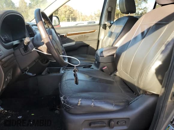 ✅ 2012 Hyundai Santa Fe Limited • VIN: 5XYZK3AB9CG142851 • Lot: 92812755. Listed on Copart with 224,572 mi. Free auction sales archive from the USA and detailed vehicle history report at DreamBid. Image 7.