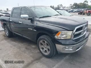 ✅ 2009 Dodge 1500 Laramie • VIN: 1D3HB13T89S798510 • Lot: 43018032. Wystawiony na IAAI z przebiegiem 174 508 mil. Bezpłatny archiwum sprzedaży aukcyjnych z USA i szczegółowy raport historii pojazdu na DreamBid. Zdjęcie 1.