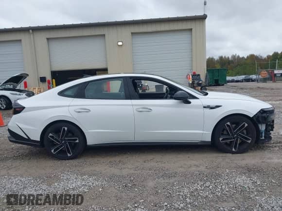 2024 Hyundai Sonata N Line с VIN KMHL54JC8RA359890, выставлен на аукционе IAAI как лот 43565606 с пробегом 38 699 миль миль и . История ставок и продаж доступна на DreamBid. Изображение 13.