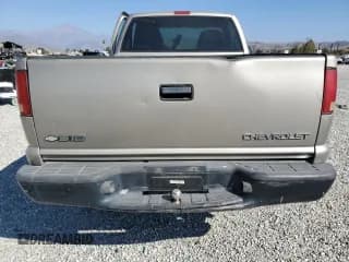 ✅ 1998 Chevrolet S-10 LS • VIN: 1GCCT14WXW8179490 • Лот: 75927634. Опубликован ранее на Copart с пробегом 215 954 миль. Бесплатный доступ к архиву аукционных продаж из США и подробный отчёт об истории автомобиля на DreamBid. Изображение 6.