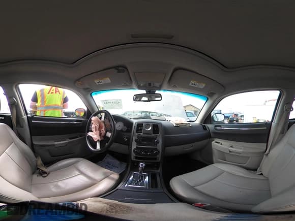 ✅ 2006 Chrysler 300 Touring • VIN: 2C3KK53G66H500813 • Лот: 42641944. Опубликован ранее на IAAI с пробегом Не указан. Бесплатный доступ к архиву аукционных продаж из США и подробный отчёт об истории автомобиля на DreamBid. Изображение 21.