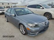 ✅ 2013 Mercedes-Benz C 300 Sport • VIN: WDDGF8AB7DR263461 • Лот: 96068725. Опубликован ранее на Copart с пробегом 150 048 миль. Бесплатный доступ к архиву аукционных продаж из США и подробный отчёт об истории автомобиля на DreamBid. Изображение 4.