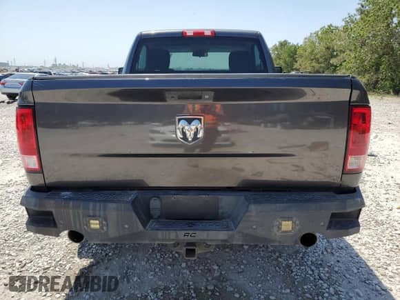 2017 Ram 1500 Tradesman z VIN 3C6JR6AT7HG797058, wystawiony jako Copart lot #51237615 z przebiegiem 141 384 mil mil oraz Szkoda całkowita • Salvage title. Historia ofert i sprzedaży dostępna na DreamBid. Obrazek 6.