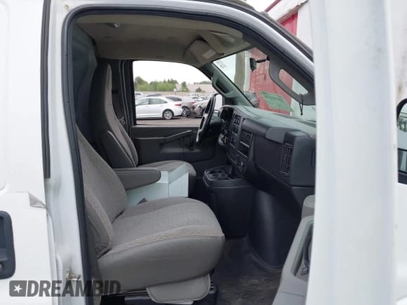 ✅ 2017 Chevrolet Express Cargo • VIN: 1GCWGAFF0H1134097 • Лот: 43193210. Опубликован ранее на IAAI с пробегом 130 349 миль. Бесплатный доступ к архиву аукционных продаж из США и подробный отчёт об истории автомобиля на DreamBid. Изображение 5.