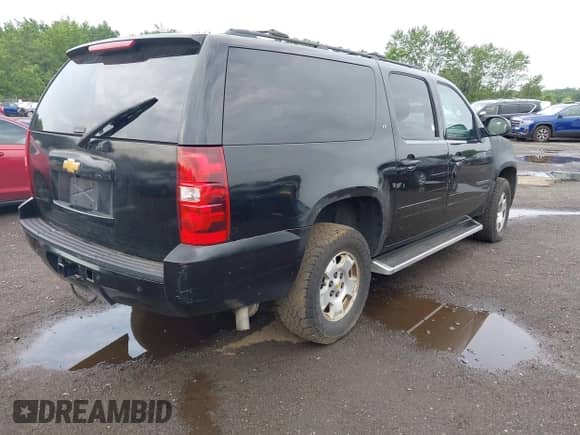 2014 Chevrolet Suburban LT z VIN 1GNSKJE74ER122546, wystawiony jako IAAI lot #42641722 z przebiegiem 435 000 mil mil oraz . Historia ofert i sprzedaży dostępna na DreamBid. Obrazek 4.