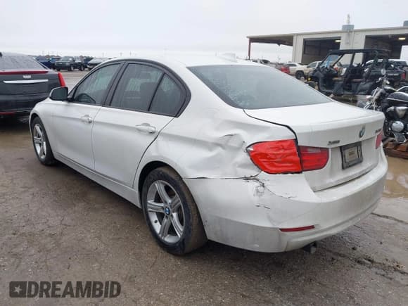 ✅ 2015 BMW 3 Series 320i xDrive • VIN: WBA3C3G57FNS76000 • Lot: 41569657. Wystawiony na IAAI z przebiegiem 155 007 mil. Bezpłatny archiwum sprzedaży aukcyjnych z USA i szczegółowy raport historii pojazdu na DreamBid. Zdjęcie 3.