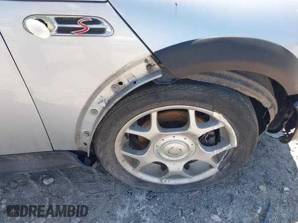 ✅ 2003 MINI Hardtop S • VIN: WMWRE33443TD70055 • Lot: 42132875. Listed on IAAI with 154,901 mi. Free auction sales archive from the USA and detailed vehicle history report at DreamBid. Image 14.