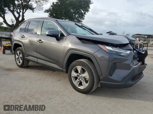 ✅ 2022 Toyota RAV4 XLE • VIN: 2T3W1RFV4NW192072 • Lot: 80070425. Wystawiony na Copart z przebiegiem 64 113 mil. Bezpłatny archiwum sprzedaży aukcyjnych z USA i szczegółowy raport historii pojazdu na DreamBid. Zdjęcie 4.