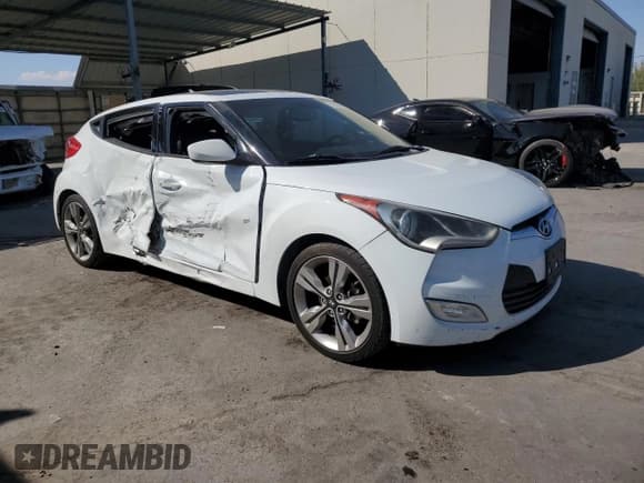 ✅ 2016 Hyundai Veloster • VIN: KMHTC6AD4GU299242 • Lot: 75996484. Wystawiony na Copart z przebiegiem 83 644 mil. Bezpłatny archiwum sprzedaży aukcyjnych z USA i szczegółowy raport historii pojazdu na DreamBid. Zdjęcie 4.