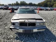 ✅ 1990 Mercury Grand Marquis • VIN: 2MECM75FXLX651812 • Lot: 81373235. Wystawiony na Copart z przebiegiem 9 676 mil. Bezpłatny archiwum sprzedaży aukcyjnych z USA i szczegółowy raport historii pojazdu na DreamBid. Zdjęcie 5.