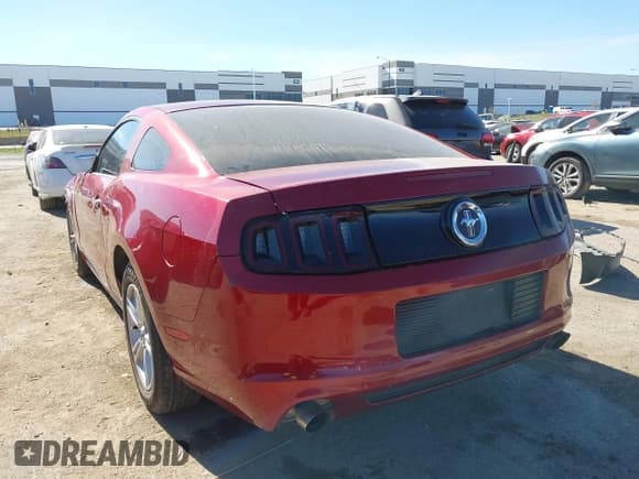 ✅ 2014 Ford Mustang V6 • VIN: 1ZVBP8AM4E5334639 • Lot: 43635757. Wystawiony na IAAI z przebiegiem 169 644 mil. Bezpłatny archiwum sprzedaży aukcyjnych z USA i szczegółowy raport historii pojazdu na DreamBid. Zdjęcie 3.