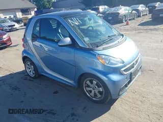 ✅ 2013 Smart fortwo Pure • VIN: WMEEJ3BA3DK693314 • Lot: 43107016. Wystawiony na IAAI z przebiegiem 84 397 mil. Bezpłatny archiwum sprzedaży aukcyjnych z USA i szczegółowy raport historii pojazdu na DreamBid. Zdjęcie 1.