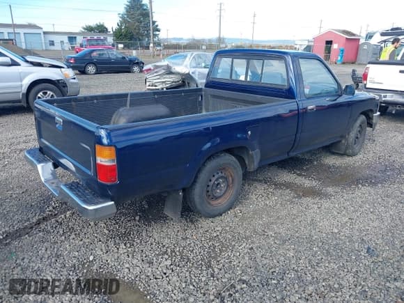 ✅ 1992 Toyota Pickup DLX • VIN: JT4RN82P3N5053187 • Лот: 41871628. Опубликован ранее на IAAI с пробегом 86 414 миль. Бесплатный доступ к архиву аукционных продаж из США и подробный отчёт об истории автомобиля на DreamBid. Изображение 4.