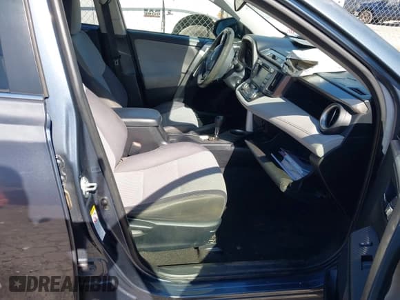 ✅ 2014 Toyota RAV4 XLE • VIN: JTMWFREV0ED036899 • Lot: 43496775. Listed on IAAI with 210,885 mi. Free auction sales archive from the USA and detailed vehicle history report at DreamBid. Image 5.