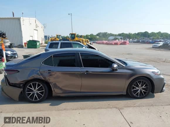 2021 Toyota Camry SE with VIN 4T1G11BK6MU029724, listed as a IAAI auction lot 42686894 with 92,496 mi miles and . Bid and sale history available at DreamBid. Image 13.