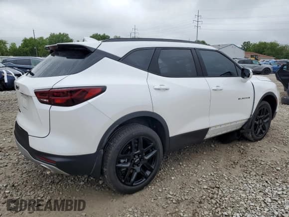 ✅ 2024 Chevrolet Blazer LT • VIN: 3GNKBJRS6RS199677 • Lot: 58619585. Listed on Copart with 19,199 mi. Free auction sales archive from the USA and detailed vehicle history report at DreamBid. Image 3.