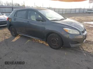 ✅ 2009 Toyota Matrix • VIN: 2T1KU40EX9C102229 • Lot: 43915868. Wystawiony na IAAI z przebiegiem 281 290 mil. Bezpłatny archiwum sprzedaży aukcyjnych z USA i szczegółowy raport historii pojazdu na DreamBid. Zdjęcie 1.