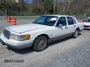 ✅ 1994 Lincoln Town Car Signature • VIN: 1LNLM82W9RY690746 • Lot: 41927553. Listed on IAAI with 310,909 mi. Free auction sales archive from the USA and detailed vehicle history report at DreamBid. Image 2.