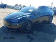 ✅ 2023 Tesla Model Y Performance • VIN: 7SAYGDEF7PF908219 • Lot: 43480279. Wystawiony na IAAI z przebiegiem 28 465 mil. Bezpłatny archiwum sprzedaży aukcyjnych z USA i szczegółowy raport historii pojazdu na DreamBid. Zdjęcie 2.