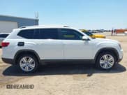 ✅ 2019 Volkswagen Atlas SE • VIN: 1V2WR2CAXKC522408 • Lot: 42684633. Wystawiony na IAAI z przebiegiem 126 337 mil. Bezpłatny archiwum sprzedaży aukcyjnych z USA i szczegółowy raport historii pojazdu na DreamBid. Zdjęcie 13.
