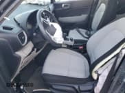 ✅ 2024 Hyundai Venue Limited • VIN: KMHRC8A38RU311652 • Lot: 46458545. Wystawiony na Copart z przebiegiem 14 272 mil. Bezpłatny archiwum sprzedaży aukcyjnych z USA i szczegółowy raport historii pojazdu na DreamBid. Zdjęcie 7.