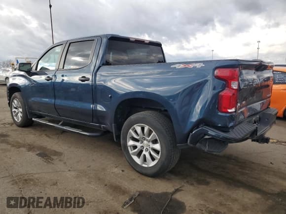 ✅ 2021 Chevrolet Silverado 1500 Custom • VIN: 3GCPYBEH1MG185453 • Lot: 78281804. Wystawiony na Copart z przebiegiem 75 380 mil. Bezpłatny archiwum sprzedaży aukcyjnych z USA i szczegółowy raport historii pojazdu na DreamBid. Zdjęcie 2.