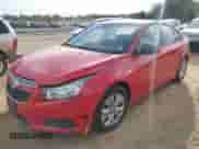 2014 Chevrolet Cruze LS z VIN 1G1PA5SG9E7228492, wystawiony jako IAAI lot #43333761 z przebiegiem 152 703 mil mil oraz . Historia ofert i sprzedaży dostępna na DreamBid. Obrazek 2.