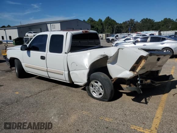 ✅ 2004 Chevrolet Silverado 1500 LS • VIN: 2GCEC19T441317192 • Lot: 86776345. Wystawiony na Copart z przebiegiem 304 216 mil. Bezpłatny archiwum sprzedaży aukcyjnych z USA i szczegółowy raport historii pojazdu na DreamBid. Zdjęcie 2.