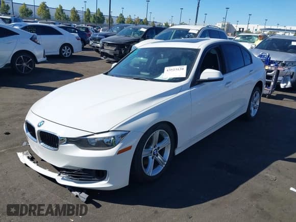 ✅ 2015 BMW 3 Series 328i • VIN: WBA3A5G50FNS88586 • Lot: 43523120. Wystawiony na IAAI z przebiegiem 47 805 mil. Bezpłatny archiwum sprzedaży aukcyjnych z USA i szczegółowy raport historii pojazdu na DreamBid. Zdjęcie 19.