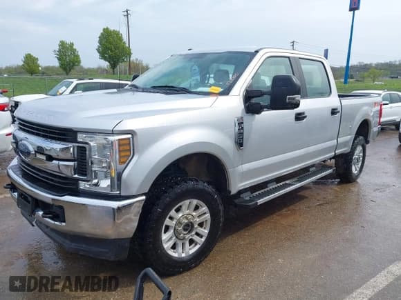 ✅ 2019 Ford F-250 XL • VIN: 1FT7W2B67KEC20297 • Lot: 42031558. Listed on IAAI with 215,462 mi. Free auction sales archive from the USA and detailed vehicle history report at DreamBid. Image 2.