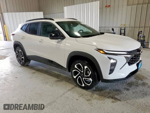 2025 Chevrolet Trax 2RS z VIN KL77LJEP7SC278071, wystawiony jako Copart lot #86181155 z przebiegiem 1 418 mil mil oraz Czysty tytuł • Clean title. Historia ofert i sprzedaży dostępna na DreamBid. Obrazek 4.