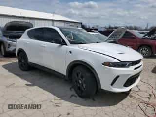 2024 Dodge Hornet R/T Plus с VIN ZACPDFDW6R3A25469, выставлен на аукционе Copart как лот 46692555 с пробегом 1 546 миль миль и На запчасти • Non repairable. История ставок и продаж доступна на DreamBid. Изображение 4.