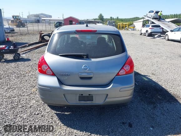 ✅ 2010 Nissan Versa S • VIN: 3N1BC1CP6AL389457 • Lot: 42671064. Listed on IAAI with 125,552 mi. Free auction sales archive from the USA and detailed vehicle history report at DreamBid. Image 17.