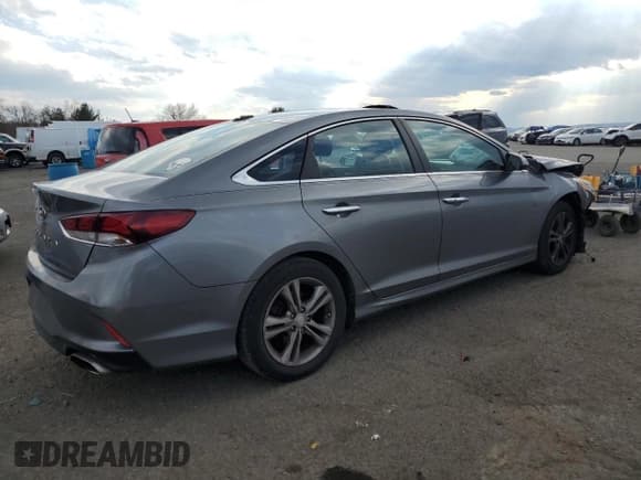 ✅ 2018 Hyundai Sonata Limited • VIN: 5NPE34AF8JH618579 • Lot: 41825073. Listed on Copart with 98,732 mi. Free auction sales archive from the USA and detailed vehicle history report at DreamBid. Image 3.