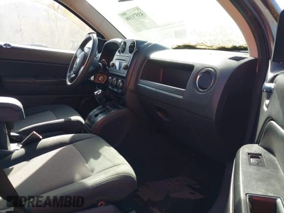 ✅ 2012 Jeep Compass Sport • VIN: 1C4NJDBB8CD604482 • Lot: 43571108. Wystawiony na IAAI z przebiegiem 130 799 mil. Bezpłatny archiwum sprzedaży aukcyjnych z USA i szczegółowy raport historii pojazdu na DreamBid. Zdjęcie 5.