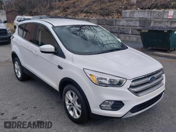 ✅ 2017 Ford Escape SE • VIN: 1FMCU9GD6HUC58974 • Лот: 93452805. Опубликован ранее на Copart с пробегом 118 514 миль. Бесплатный доступ к архиву аукционных продаж из США и подробный отчёт об истории автомобиля на DreamBid. Изображение 2.