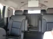 ✅ 2017 Chevrolet Suburban Premier • VIN: 1GNSCJKC3HR363985 • Lot: 69456134. Wystawiony na Copart z przebiegiem 143 029 mil. Bezpłatny archiwum sprzedaży aukcyjnych z USA i szczegółowy raport historii pojazdu na DreamBid. Zdjęcie 10.